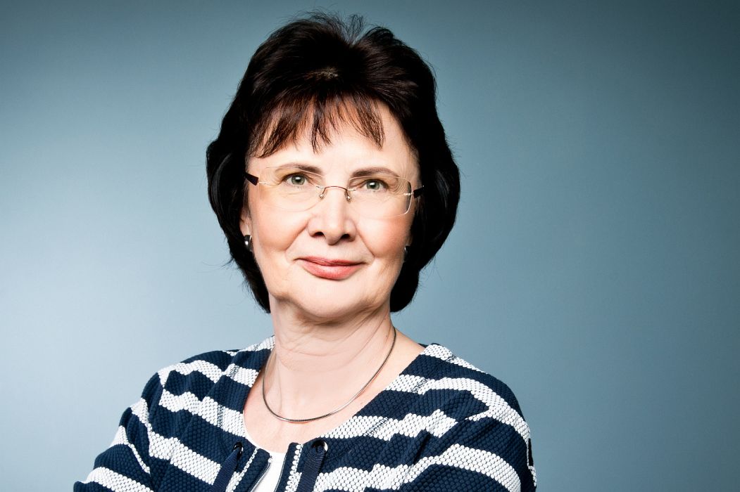 Iris Weber, Ingenieur-Ökonom Forstwirtschaft, Bilanzbuchhalter